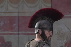 Οδύσσεια: Σουρεαλιστικές σκηνές με αρχαίους Ελληνες και Τρώες στην καθημερινότητα της Μεθώνης [Εικόνες]