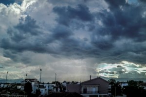 Καλλιάνος: Με ομπρέλα ως την Τετάρτη - Βελτίωση του καιρού από την Πέμπτη [βίντεο]