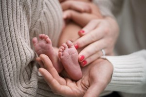 Kύκλωμα εμπορίας βρεφών: Είχε ανακληθεί η άδεια της κλινικής το 2020 - Επιστολές στήριξης στον γυναικολόγο από πρώην ασθενείς - εικόνα 15