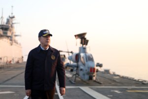 Συλλυπητήριο μήνυμα και στεφάνι του Χουλουσί Ακάρ στην κηδεία της μητέρας του Νίκου Παναγιωτόπουλου