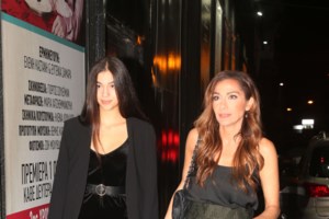 Δέσποινα Βανδή: Mε τα κλειδιά στο χέρι στη Γλυφάδα εν μέσω καραντίνας [Εικόνες] - εικόνα 3