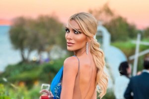 Κατερίνα Καινούργιου: Με κοντό και καστανό μαλλί - Η φωτογραφία της παρουσιάστριας από την παιδική της ηλικία