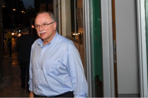 Στα μαχαίρια ο Παπαδημούλης με τον δημοσιογράφο Χρήστο Βούζα - Για το δημοσίευμα με την έξωση σε άνεργη με προβλήματα υγείας - εικόνα 2