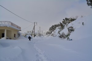 Αυτοκίνητο: Πώς απομακρύνουμε τον πάγο από τα τζάμια του αυτοκινήτου χωρίς πρόβλημα