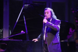 Σταμάτης Κόκοτας: Οταν του έδιναν 50 εκατ. δραχμές για να ξυρίσει τις φαβορίτες του - Τι είχε απαντήσει