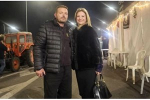 Δεν κάνουν πίσω οι αγρότες: Κομμένη στα δύο η χώρα μέχρι την Πρωτοχρονιά - Ουρές και ταλαιπωρία για τους οδηγούς