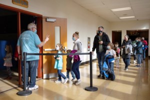 Κορονοϊός: Ξανά πάνω από τους 100 οι νεκροί - 702 οι διασωληνωμένοι και 5.087 νέα κρούσματα - εικόνα 2