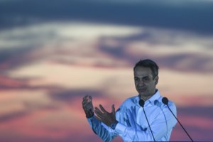 Πρωτοσέλιδο το ηλιοβασίλεμα της Σαντορίνης - "Ο Ελληνας πρωθυπουργός επέλεξε το σωστό μήνυμα", λένε ξένα ΜΜΕ - εικόνα 2