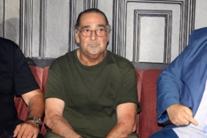 "Ο Βασίλης Καρράς είναι εδώ": Κυκλοφορεί νέο άλμπουμ, ετοιμάζεται και βίντεο κλιπ - εικόνα 2