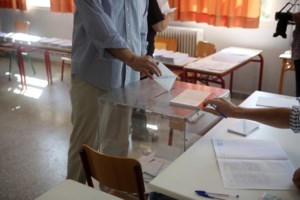 Τα μηνύματα των δημοσκοπήσεων: Δυσαρέσκεια για την κυβέρνηση - Στάση αναμονής για Κασσελάκη