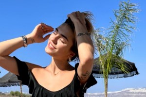 Η Κάτια Ταραμπάνκο έκανε το ντεμπούτο της στο θεατρικό σανίδι - Στο πλευρό της οι γονείς της [εικόνες]