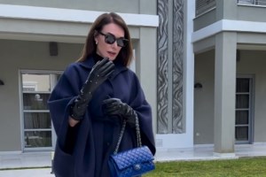 Η στιλάτη βόλτα της Τατιάνας Στεφανίδου με τον Νίκο Ευαγγελάτο και το πιο ... "χαϊδεμένο παιδί" [εικόνες]