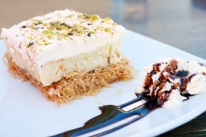 Σούπερ καλοκαιρινό γλυκό: Πανεύκολη ανάποδη τάρτα με σφολιάτα και ανανά