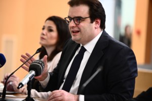 Παγκράτι: Τα κινητά μπήκαν στις τσάντες αλλά το άγριο ξύλο στα σχολεία συνεχίζεται - Ντοκουμέντο με ξύλα ακόμα και μαχαίρια