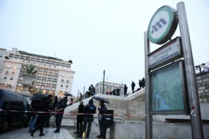 Συναγερμός στο Μετρό: Άνδρας έπεσε στις γραμμές στον σταθμό Πανεπιστήμιο