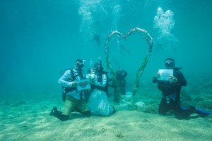 H Figaro εκθειάζει την Αλόννησο: Ο "ναός" της κατάδυσης στην Ελλάδα και η "στάρλετ" του καλοκαιριού