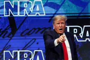 Ο Μπάιντεν θα συναντηθεί με μέλη του Κογκρέσου για την οπλοκατοχή - "Υπάρχει πολύς και φριχτός πόνος"