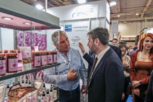 Ανδρουλάκης: "Το ΠΑΣΟΚ θα αγωνιστεί για να μείνουν οι Κυκλάδες ένα εθνικό κόσμημα"- Tι είπε για την golden visa - εικόνα 4