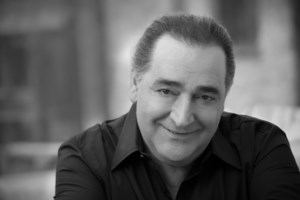 Βασίλης Καρράς - Η επιθυμία του πριν φύγει από τη ζωή: "... με πονάει ακόμα, δεν θέλω να θυμάμαι" - Συγκινεί ο  μάνατζέρ του