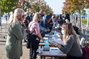 Κορονοϊός: Νέο ταχύτατο τεστ από την Οξφόρδη - Ανιχνεύει τον ιό σε ΜΜΜ και κτίρια