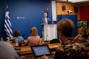 Δημοσκόπηση Marc: Συντριπτικό "ναι" με 75,2% για τη συμφωνία με Γαλλία - Μπροστά με 12,8% η ΝΔ από ΣΥΡΙΖΑ - εικόνα 12