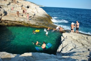 Η βρετανική Sun προτείνει το πιο value for money ελληνικό νησί - Πανέμορφα χωριά, ιδιαίτερη κουζίνα, παραδόσεις - εικόνα 2