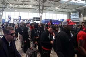 Final 4 - Euroleague: Ερυθρόλευκη τρέλα στο Κάουνας - Κατέκλυσαν τους δρόμους 8.000 φίλοι του Ολυμπιακού [βίντεο] - εικόνα 9