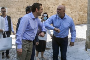 "Βολές" Πέτσα σε ΣΥΡΙΖΑ: Σπεκουλάρει ανεύθυνα  - Εύχεται να βγει η Ελλάδα "πρωταθλήτρια στην ύφεση" - εικόνα 2