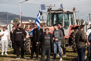 Σε εξέλιξη η κρίσιμη σύσκεψη των αγροτών: Εξετάζουν κάθοδο με τρακτέρ στην Αθήνα και αποκλεισμό εθνικών οδών - εικόνα 9