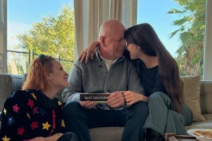 Ο Μπρους Γουίλις ευχαριστεί τους πυροσβέστες του Λος Άντζελες, σε μια σπάνια εμφάνισή του [βίντεο]