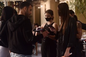 Εμβολιασμοί: Σενάριο για μπλόκο στους άνω των 60 που δεν έκαναν εγκαίρως γ’ δόση - Άκυρα τα πιστοποιητικά εμβολιασμού