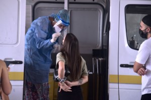 Θεσσαλονίκη: Ο Ιατρικός Σύλλογος καταγγέλλει εταιρεία "μαιμού" που κάνει rapid tests χωρίς άδεια