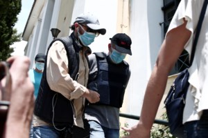 Δίκη "Dr Kontos" - Συνταρακτικός ο πατέρας 17χρονου: Το παιδί μου θα ζούσε αν δεν είχαμε συναντήσει τον ψευτογιατρό - εικόνα 2