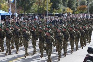 28η Οκτωβρίου: Η γκάφα του Στέλιου Πέτσα με την... λάθος ελληνική σημαία - Το σχόλιο της Γιάμαλη [εικόνα] - εικόνα 3