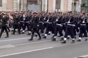 Ο Γεωργιάδης στο πλευρό των υπαξιωματικών με τα υβριστικά συνθήματα: "Μην τους πετροβολούμε, είναι δικά μας παιδιά"