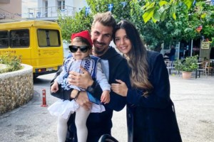 Η επίσκεψη στο γραφείο που "έλιωσε" τον Ακη Πετρετζίκη [Εικόνα]