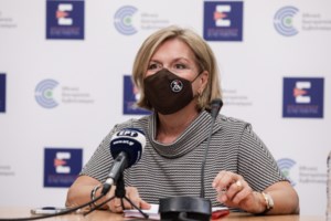 Απόλυση και πρόστιμο ύψους 5.000 ευρώ η τιμωρία για τα πλαστά πιστοποιητικά εμβολιασμού [Βίντεο]