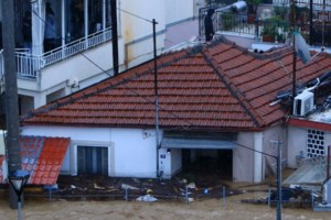 Κακοκαιρία Daniel: Πολύ δύσκολη νύχτα στη Θεσσαλία, επιμένουν τα ακραία φαινόμενα - Ποιες περιοχές θα πληγούν τις επόμενες ώρες [Live]