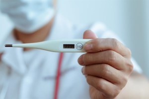 Καμπανάκι CDC: Ερευνα για πιθανή σύνδεση του επικαιροποιημένου εμβολίου της Pfizer με κίνδυνο εγκεφαλικού στους άνω των 65