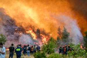 Νεκροί οι πιλότοι του ενός ελικοπτέρου που έπεσε στην επαρχιακή οδό Ψάθας - Αλεποχωρίου: Συγκλονιστικές εικόνες από τα συντρίμμια