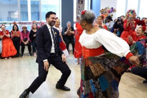 Ο Τραμπ απειλεί να κόψει την χρηματοδότηση στη Νέα Υόρκη αν εκλεγεί δήμαρχος ο Μαμντάνι: "Είναι κομμουνιστής" - εικόνα 3