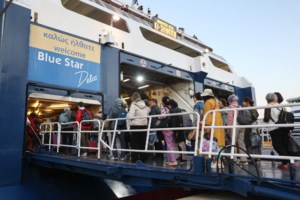 Αγρια Δύση στα Άνω Λιόσια: Πυροβόλησε αυτοκίνητο και εμβόλισε περιπολικό - Ψάχνουν τον πιστολέρο