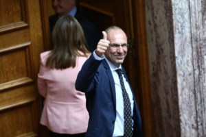 Κορονοϊός: Σαρώνει την Αττική με 1.422 νέα κρούσματα - "Βράζουν" το κέντρο της Αθήνας, Θεσσαλονίκη και Λάρισα