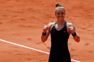 Μαρία Σάκκαρη: Η κίνηση που έκλεψε τις εντυπώσεις - "Αλλάξτε το παιδί που κρατάει την ομπρέλα, κουράστηκε" [Βίντεο]