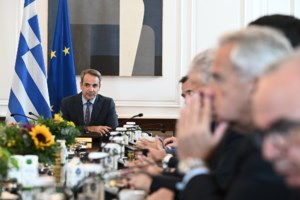 Μπιμπίλας: Θεωρώ απαράδεκτο οι ετερόφυλοι να αποφασίζουν για τη ζωή των ομόφυλων ζευγαριών