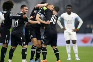 Οπαδοί του ΠΑΟΚ έσπασαν τουαλέτες και καθίσματα στο Βελοντρόμ: Τα χρησιμοποίησαν για πολεμοφόδια