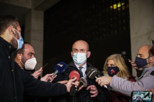 Μόνος του σε κελί της ΓΑΔΑ ο Δημήτρης Λιγνάδης - Το βιβλίο που διαβάζει και τα τηλεφωνήματα που έκανε [Βίντεο] - εικόνα 10