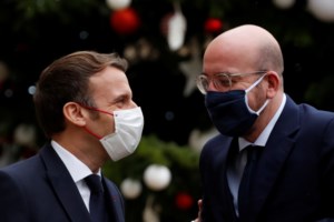 Ντόμινο... Μακρόν: Σε καραντίνα και ο πρωθυπουργός του Λουξεμβούργου Ξαβιέ Μπετέλ - εικόνα 2