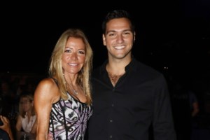 Μαριάννα Λάτση - Έλλη Στάη: Η σπάνια κοινή εμφάνιση στην Αθήνα - Το blazer jumpsuit της Λάτση και η athleisure Στάη - εικόνα 10