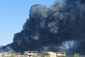 Εικόνες πολέμου στη Νέα Αγχίαλο: Ισχυρές εκρήξεις από πυρομαχικά και ωστικό κύμα - Εκκενώθηκε η περιοχή [Εικόνες - Βίντεο] - εικόνα 10